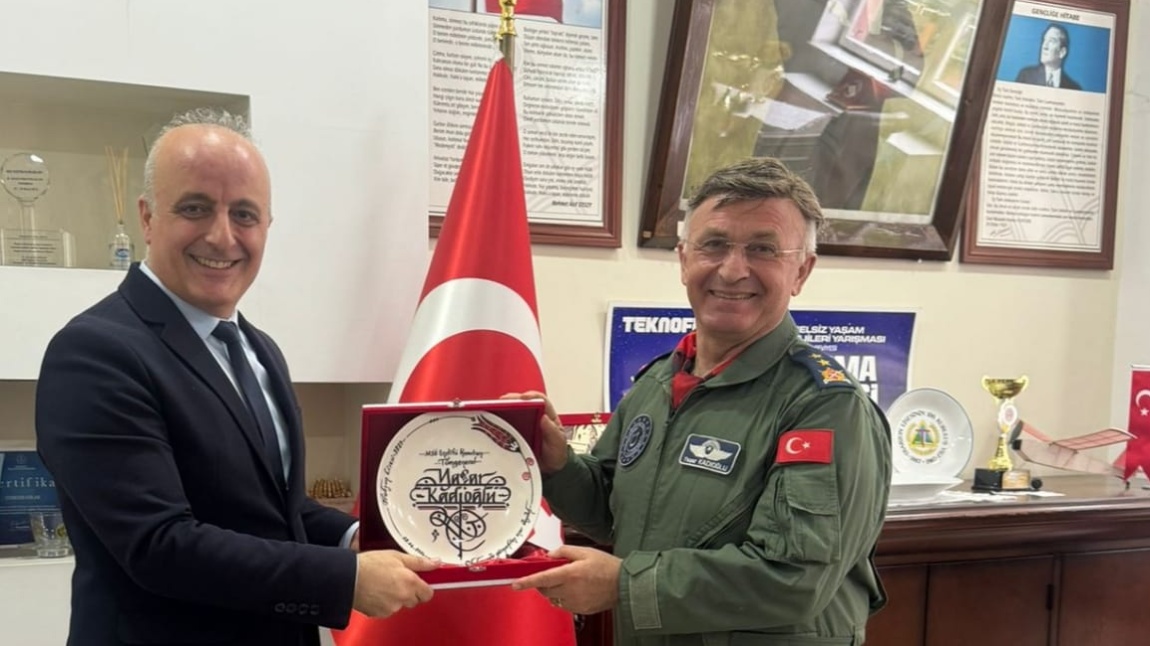Milli Savunma Üniversitesi Müdürü Hava Pilot Tümgeneral Yaşar Kadıoğlu, Müdürümüz Coşkun Çolak'ı ziyaret etti.