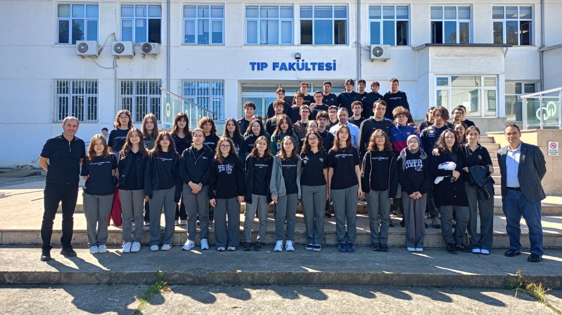12. Sınıf Öğrencilerimizin KTÜ Tıp Fakültesi Gezisi